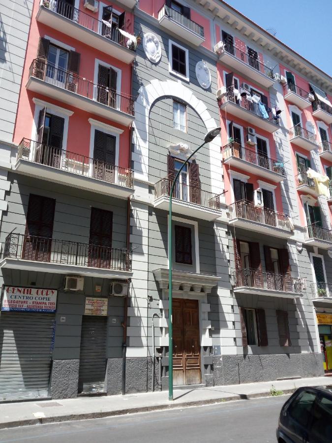 Chiarini22 Apartments Наполи Екстериор снимка