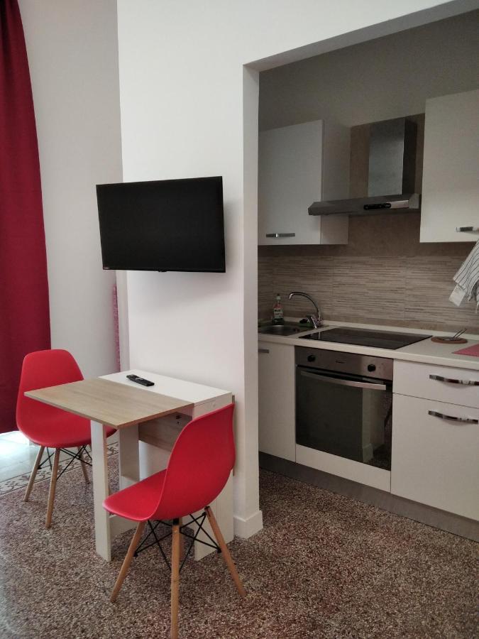 Chiarini22 Apartments Наполи Екстериор снимка