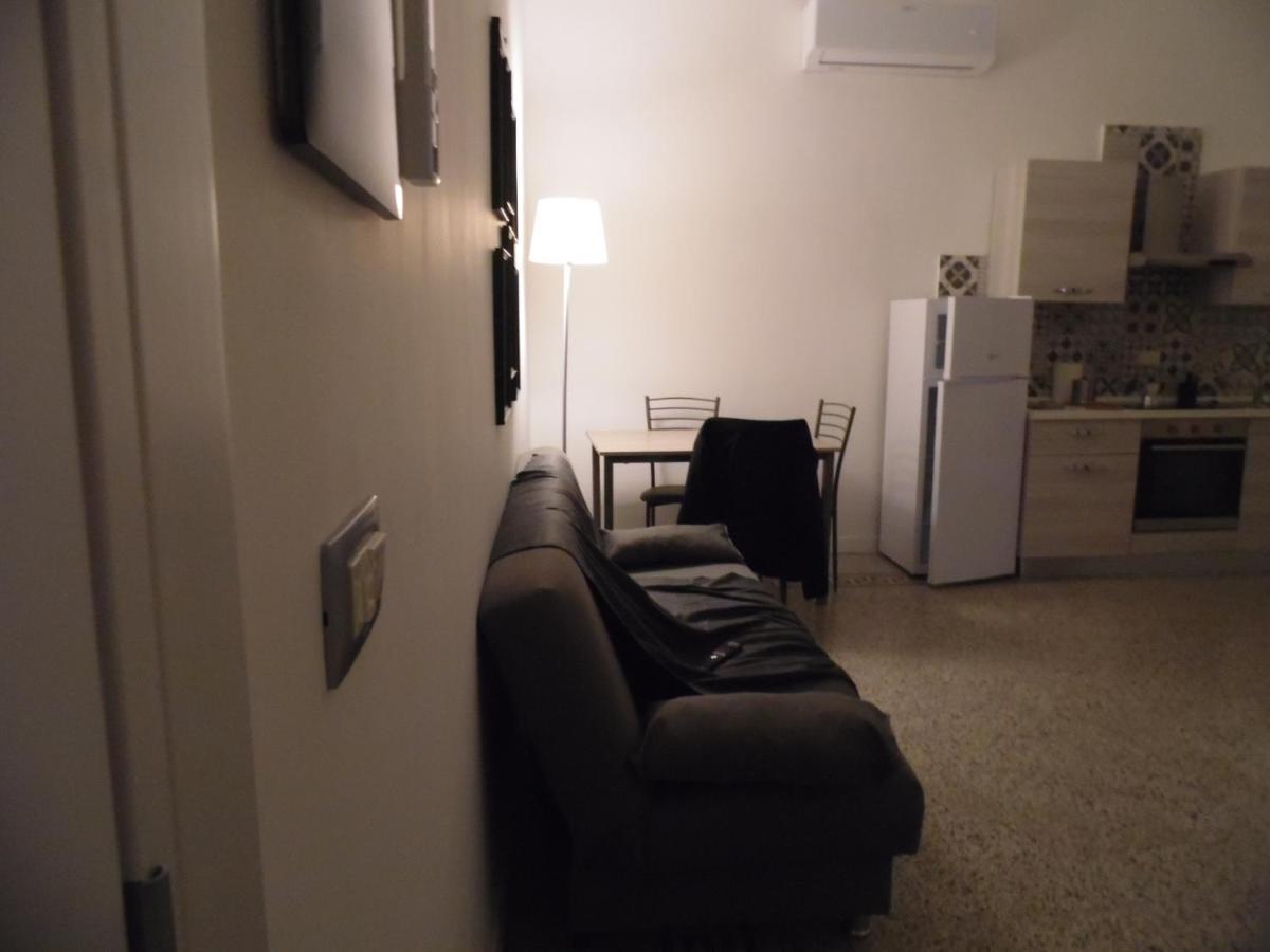 Chiarini22 Apartments Наполи Екстериор снимка