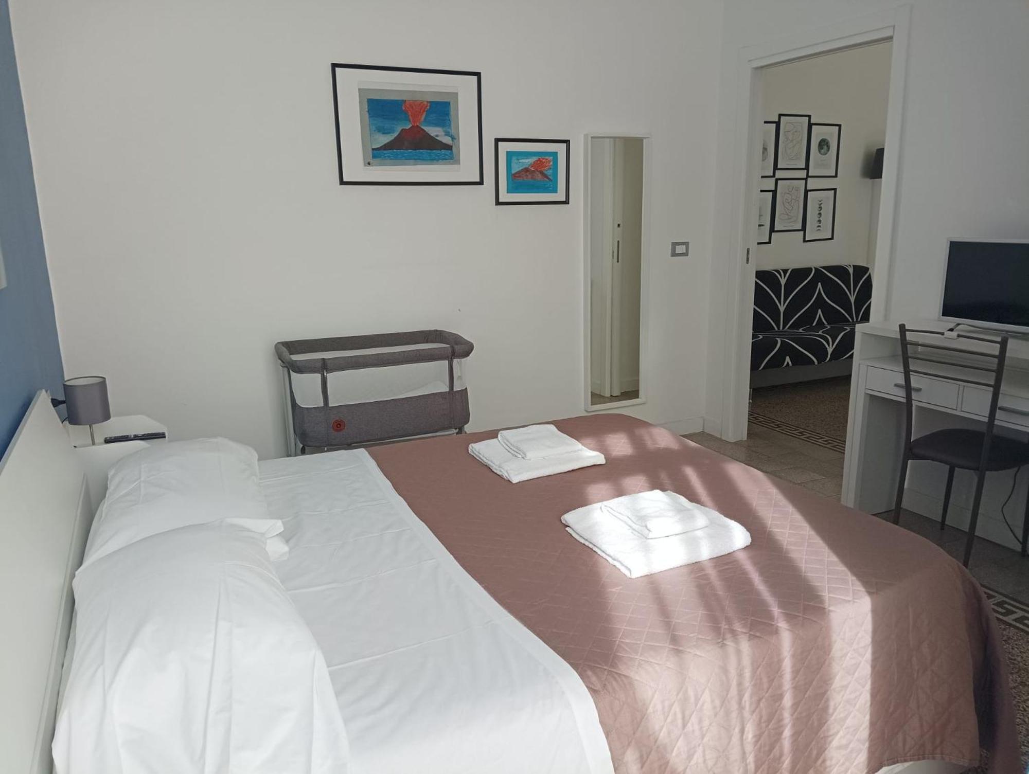 Chiarini22 Apartments Наполи Екстериор снимка